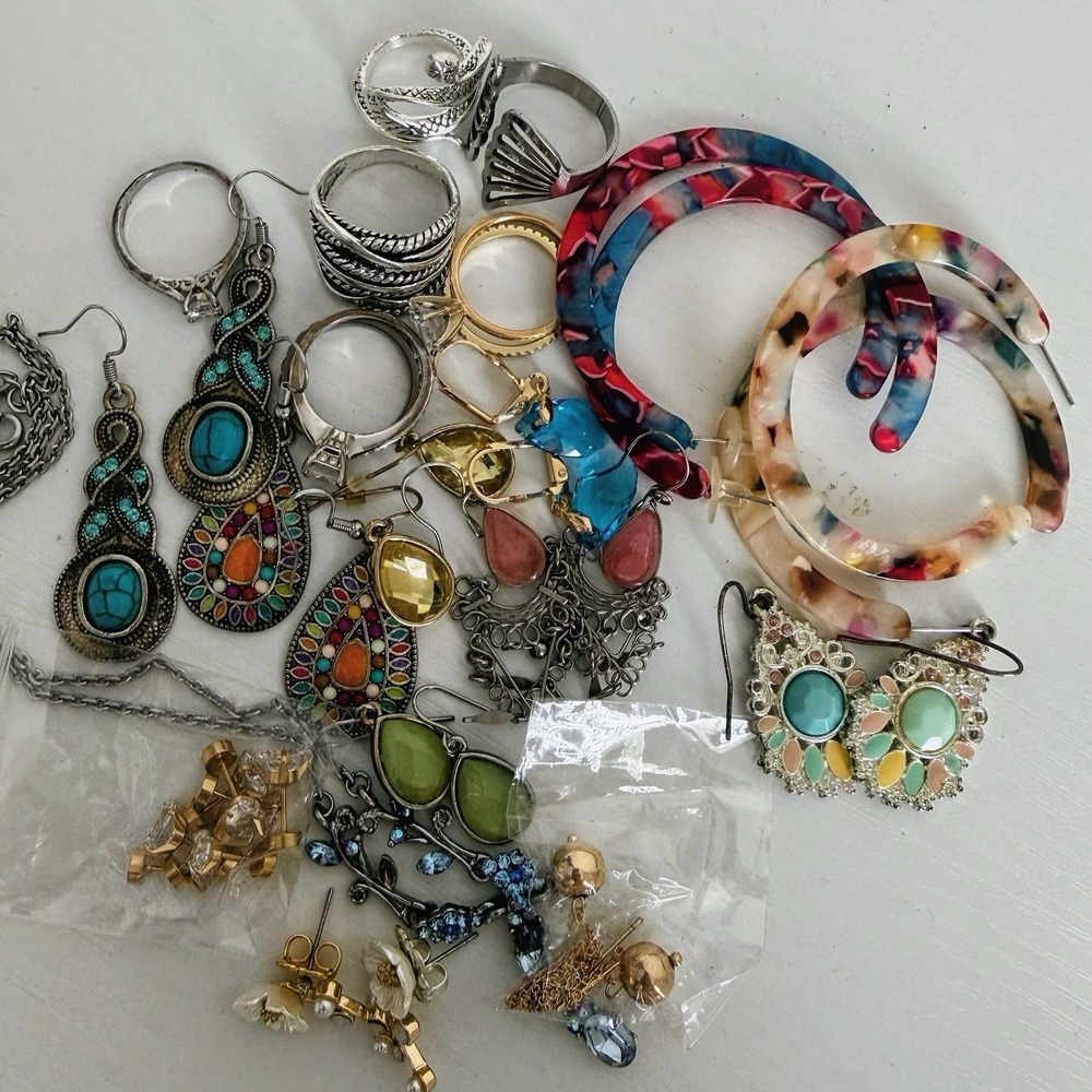 Vintage & Modern Costume Jewelry Lot 40+ Pcs Estate Craft Some Wearable 1.25lbs - Picture 3 of 5